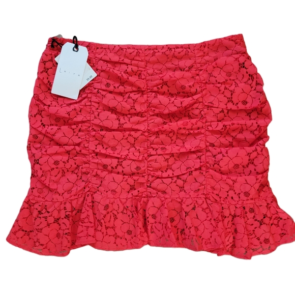 🌟 NWT LEITH Trendy Red Bloom Lace Mini-skirt Women's Size M Ruffles Side Zipper - Picture 5 of 8